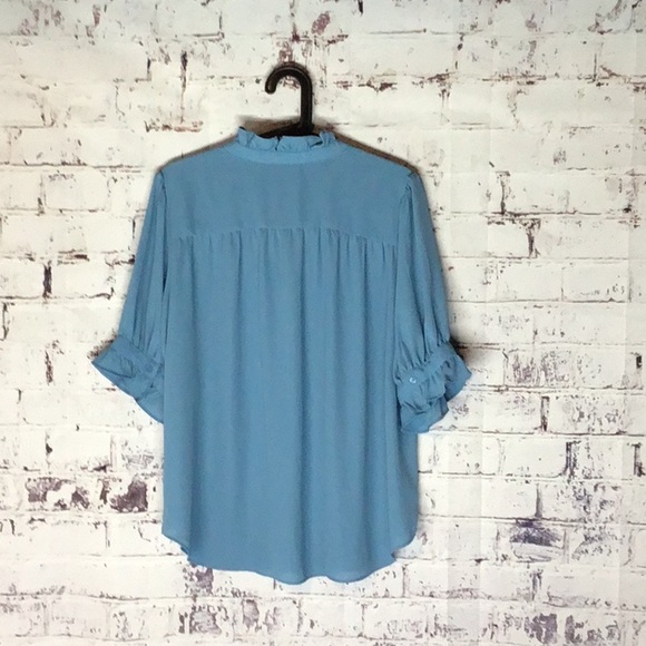 ✨Ann Taylor Blue Flutter Sleeve Button Down Shirt - Picture 5 of 5